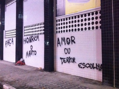 Revolta foi causada por goleada sofrida diante do Goiás (Foto: Renan Fiuza/ TV Tribuna)