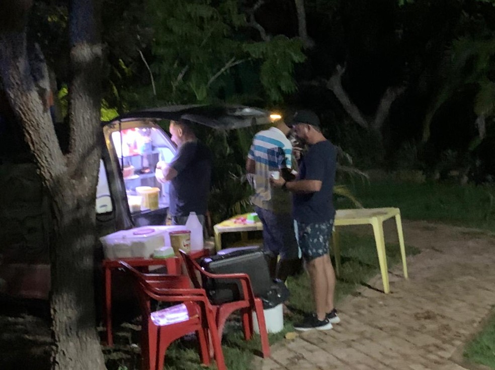 Festa com aglomeração de 300 participantes foi fechada pela PM em Leverger — Foto: PMMT