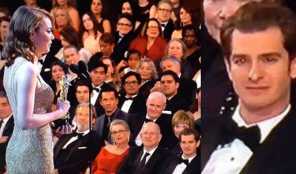 Andrew Garfield emocionado durante o discurso de agradecimento de Emma Stone (Foto: Reprodução)