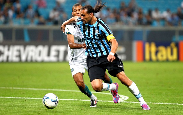 Falta um matador, diz Batista após empate do Grêmio e vaias a Barcos