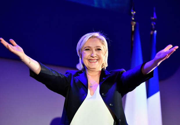A candidata da ultra-direita Marine Le Pen comemora ida para o segundo turno nas eleições presidenciais na França (Foto: Jeff J Mitchell/Getty Images)