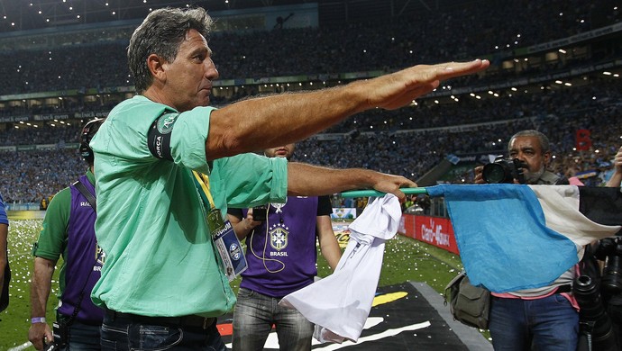 Renato expande idolatria com penta e tira onda
