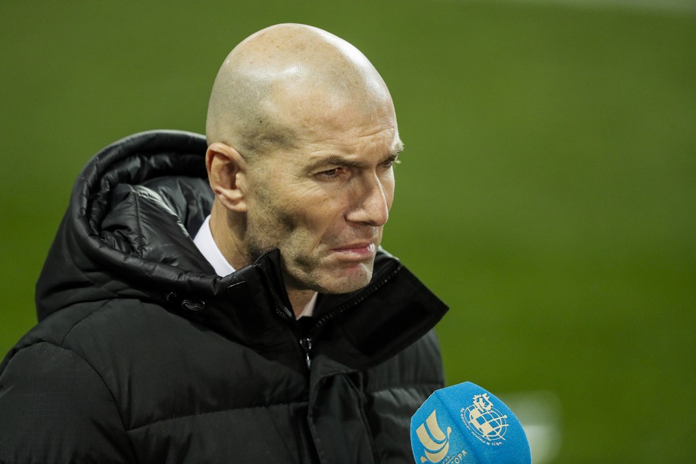 Zidane voltou ao comando do Real Madrid após isolamento por Covid-19 — Foto: Getty Images