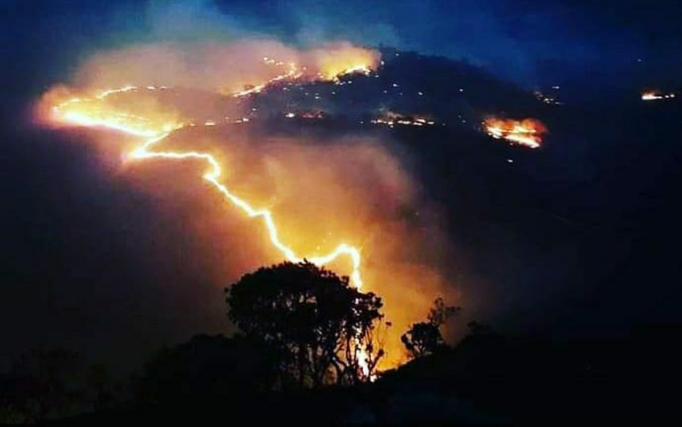 Incêndio na Chapada dos Veadeiros, em Goiás — Foto: Rede Contra Fogo/Arquivo Pessoal