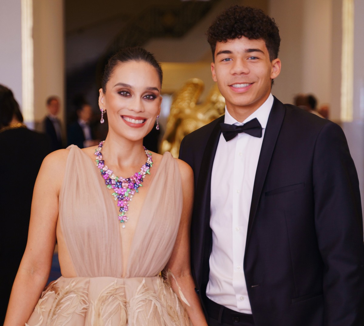 Clarice Alves raconte sa rencontre avec une star hollywoodienne à Cannes avec son fils Enzo |  célébrités