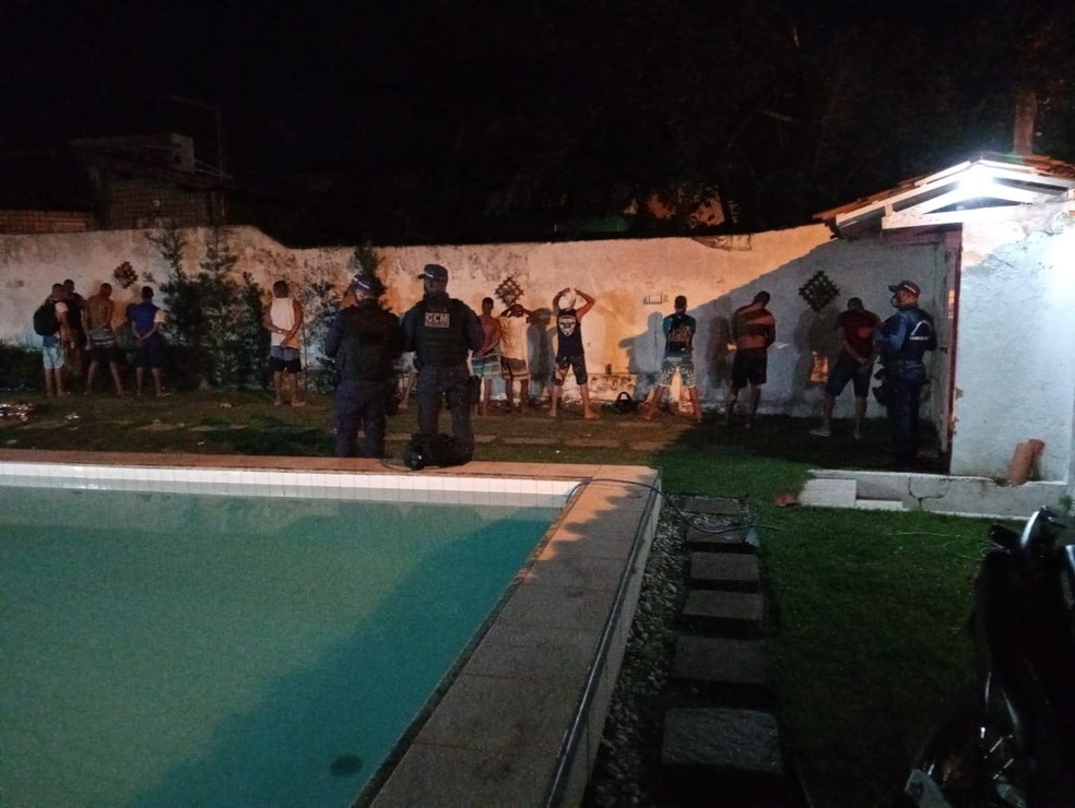 Festa tinha cerca de 70 jovens, segundo a polícia — Foto: Polícia Militar/52ª CIPM