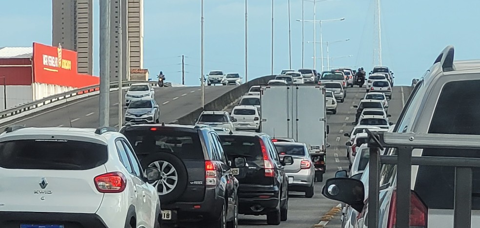 Trânsito em Natal, carros — Foto: Igor Jácome/g1 RN