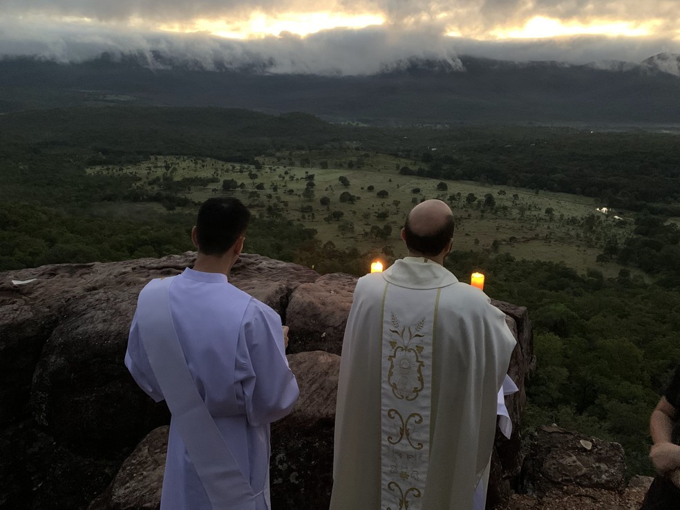 Missa celebrada no Morro do Limpão em Palmas — Foto: Otávio Frabetti/Catedral de Palmas