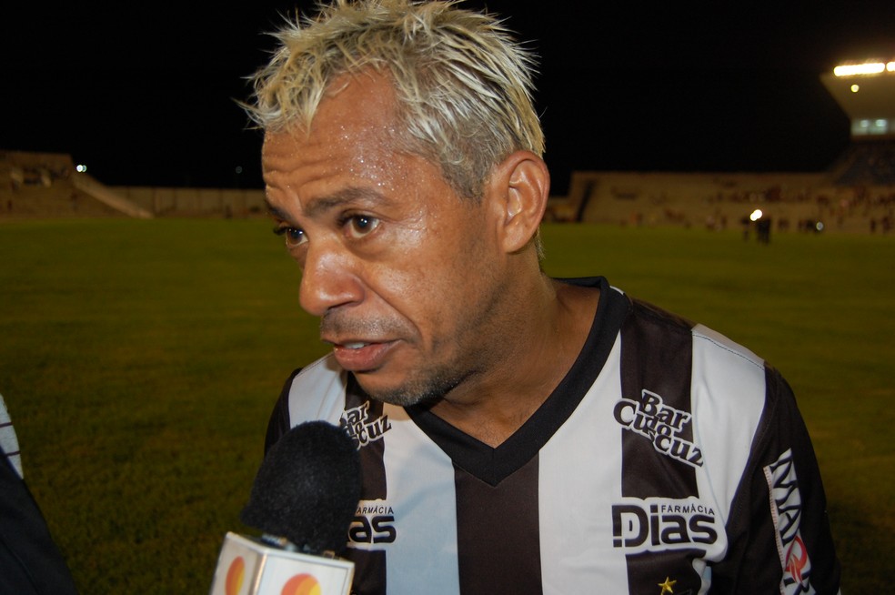 Marcelinho Paraíba ainda não está regularizado para reestrear com a camisa do Treze (Foto: Silas Batista / GloboEsporte.com)