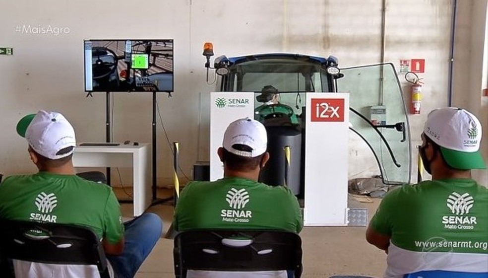 Simulador de pulverização agrícola em sala de treinamento — Foto: TV Centro América