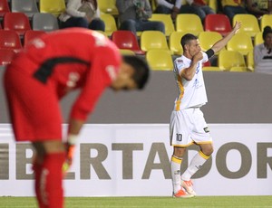 Pablo Escobar comemora gol do The Strongest sobre o Monarcas Morelia (Foto: EFE/Ulises Ruiz Basurto) Pablo Escobar comemora gol do The Strongest sobre o Monarcas Morelia (Foto: EFE/Ulises Ruiz Basurto)