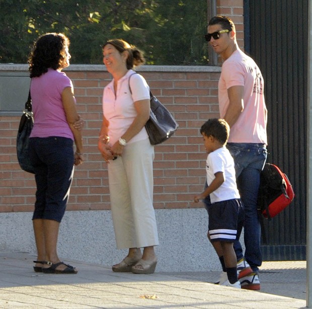 Cristiano Ronaldo leva filho ao colégio (Foto: Getty Images)