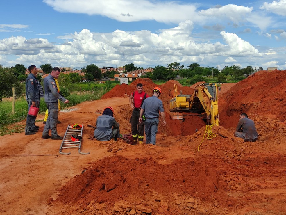 Trabalhador morreu soterrado em Presidente Prudente (SP) — Foto: Murilo Zara/TV Fronteira