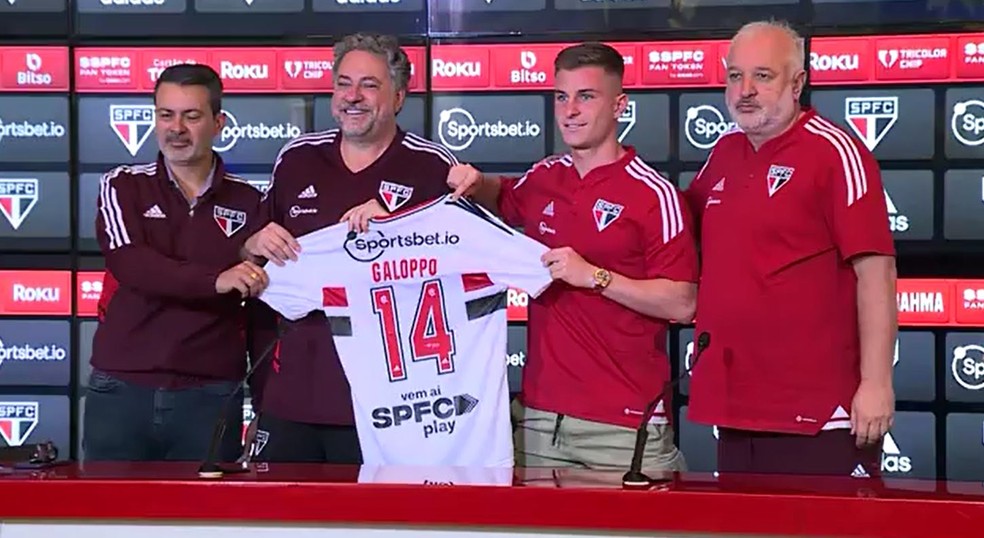 Galoppo é apresentado no São Paulo ao lado da diretoria — Foto: Reprodução