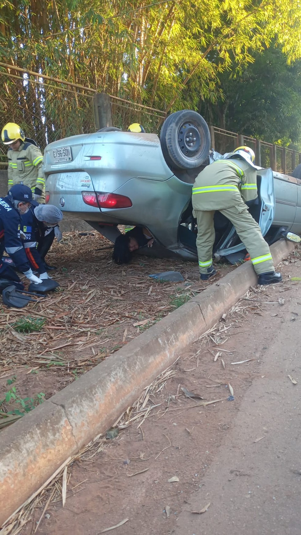 Motorista perde controle de carro e entra com veículo em loja de material de construção em Porto Velho — Foto: arquivo