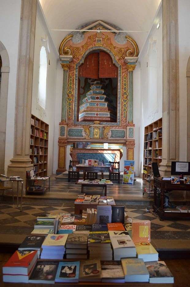 Livraria dentro de igreja (Foto: Aryane Cararo)