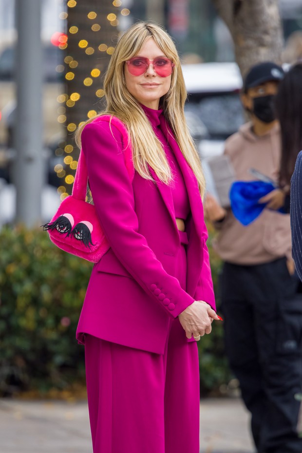 LOS ANGELES, CA - JANUARY 17: Heidi Klum is seen filming on Rodeo Drive on January 17, 2022 in Los Angeles, California.  (Photo by RB/Bauer-Griffin/GC Images) (Foto: GC Images)
