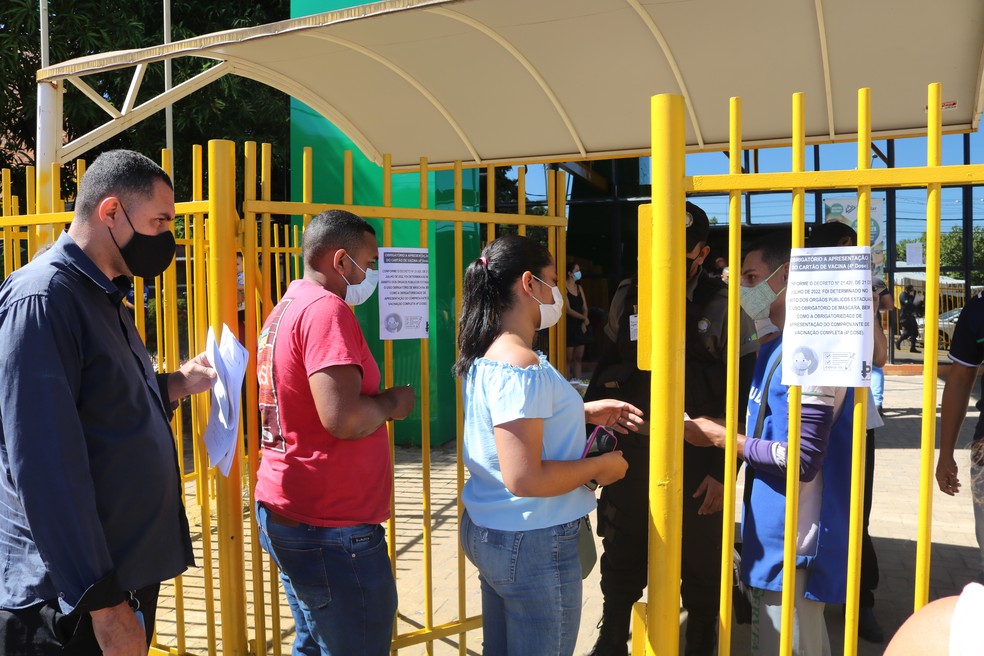 População deve comprovar esquema vacinal completo para entrar em órgãos estaduais no Piauí — Foto: Lucas Marreiros/g1