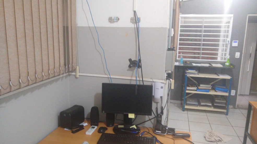 Criminoso furta aparelhos eletrônicos de escola estadual em Bauru — Foto: Arquivo pessoal