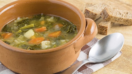Sopa detox de legumes