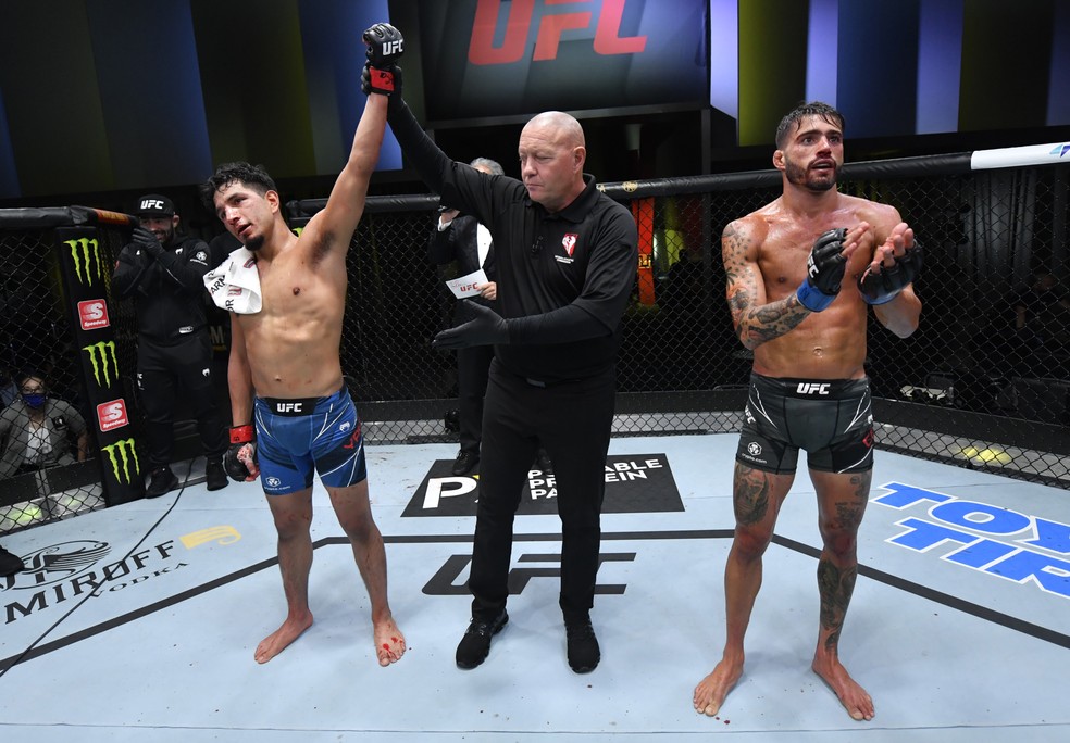 Adrian Yanez venceu Randy Costa por nocaute técnico aos 2m11s do R2 — Foto: Getty Images