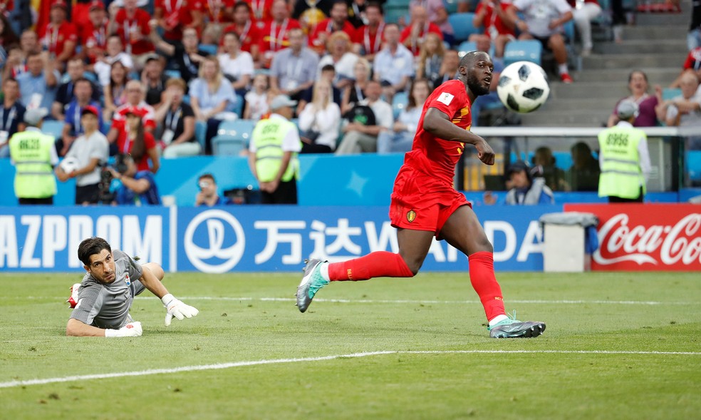 Lukaku toca por cima do goleiro e faz o segundo gol da BÃ©lgica contra PanamÃ¡ (Foto: Reuters)