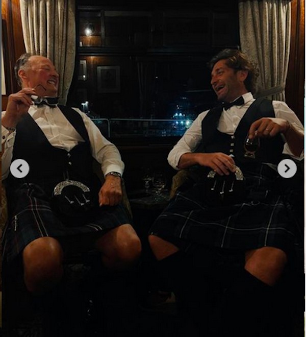 Amigos e familiares do ator Sean Connery (1930-2020) na viagem de trem que levou as cinzas do astro da franquia 007 de volta à cidade natal dele na Escócia (Foto: Instagram)