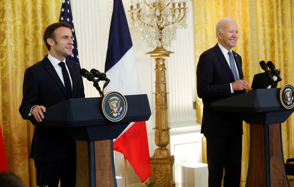 Os presidentes da França, Emmanuel Macron, e dos Estados Unidos, Joe Biden. Em 1° de dezembro de 2022 — Foto: REUTERS/Jonathan Ernst