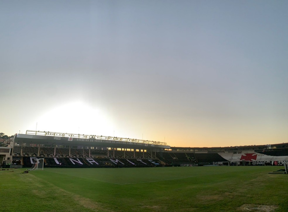 Com Arturzinho, Zico e cia, Vasco inaugura est&Atilde;&iexcl;tua de Dinamite em S&Atilde;&pound;o  Janu&Atilde;&iexcl;rio | vasco | ge
