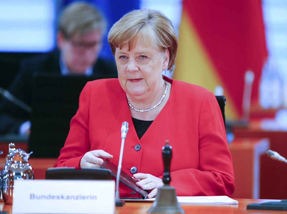 Chanceler Angela Merkel confirmou autorização para a Bundesliga voltar em maio — Foto: AFP