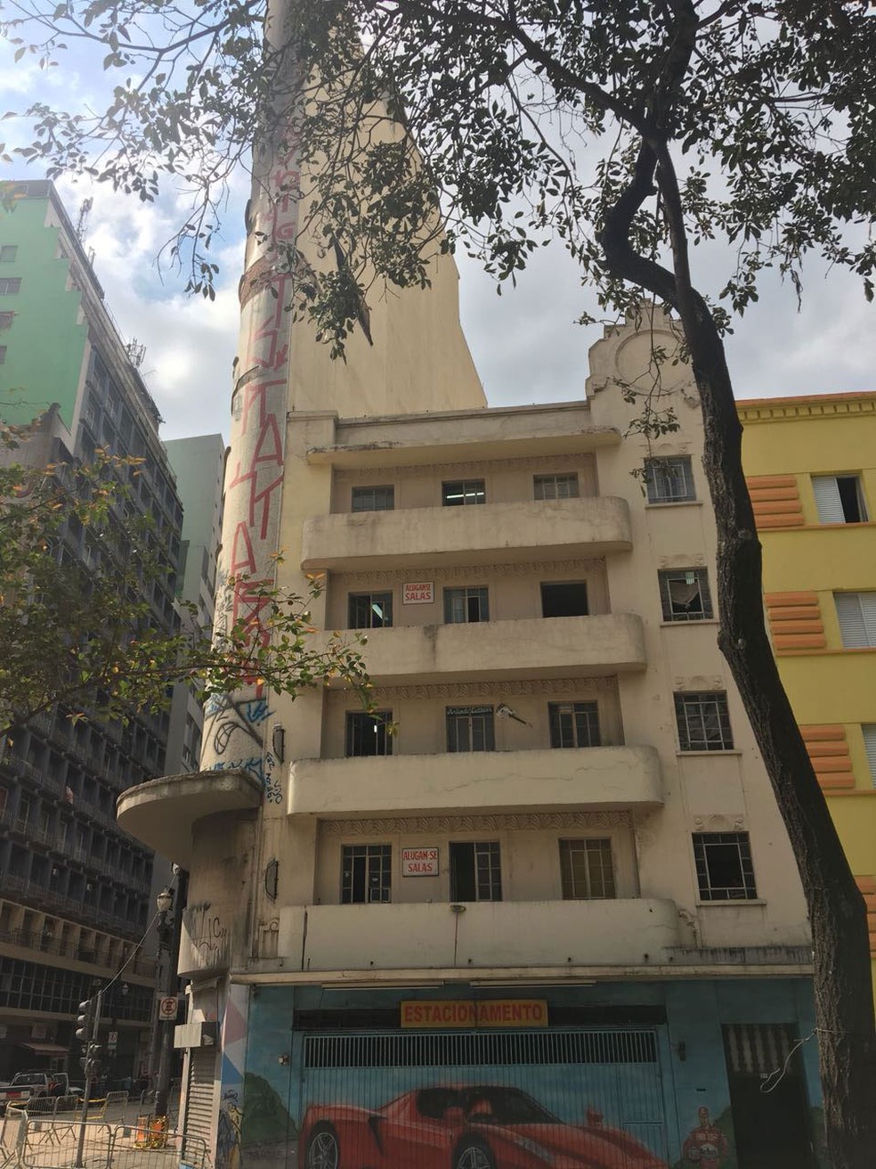 Edifício comercial Bandeirante foi liberado com buraco no teto (Foto: Giba Bergamin/SP1)