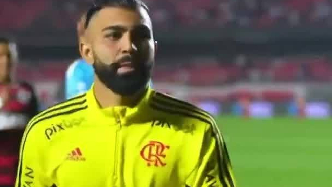 Olha a festa dos jogadores do Fla com a torcida depois da vitória contra o São Paulo!