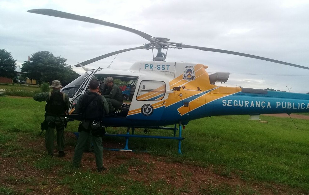 Helicóptero da segurança pública participa da operação (Foto: Jairo Santos/Divulgação)