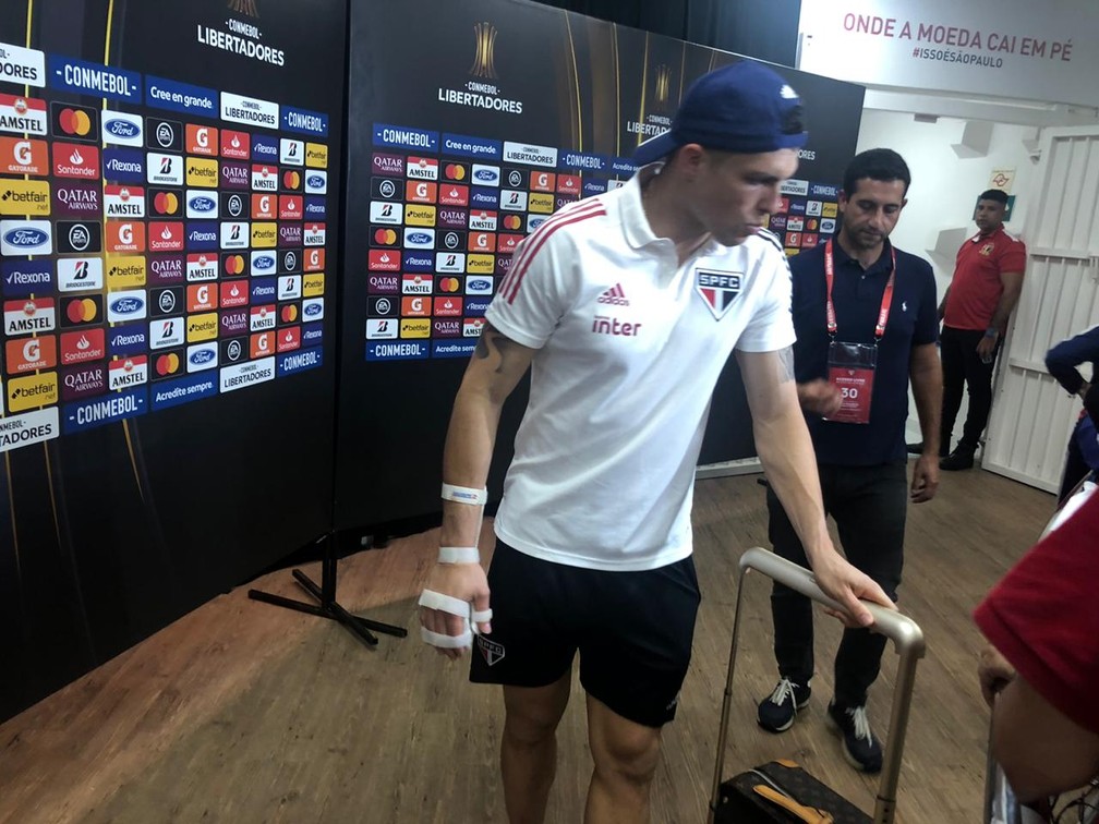 Volpi machuca a mão direita, é substituído no São Paulo e ...