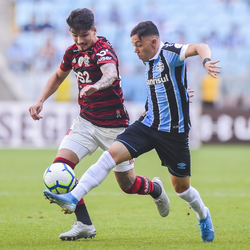 Thuler teve uma boa participa&ccedil;&atilde;o e ajudou a segurar o ataque do Gr&ecirc;mio &mdash; Foto: Vin&iacute;cius Costa/BP Filmes