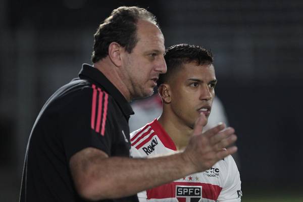 Igor Vinícius reconhece cobrança intensa de Ceni durante passagem pelo São Paulo