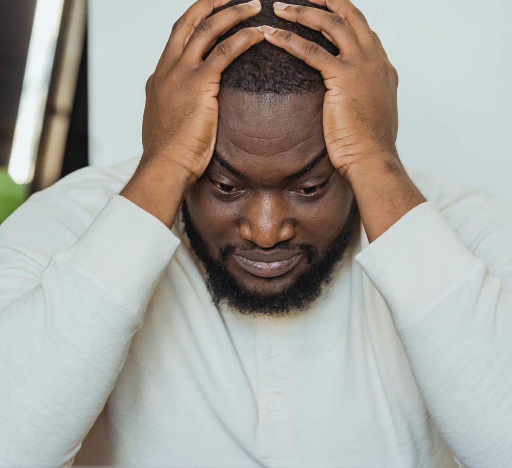 Pesquisa que examina o efeito do estresse sobre as taxas de pressão alta nas comunidades negras revelou que, em particular, o estresse psicológico — incluindo discriminação ou racismo — e seus efeitos subsequentes podem ser um precursor destes números altos — Foto: Keira Burton/Pexels