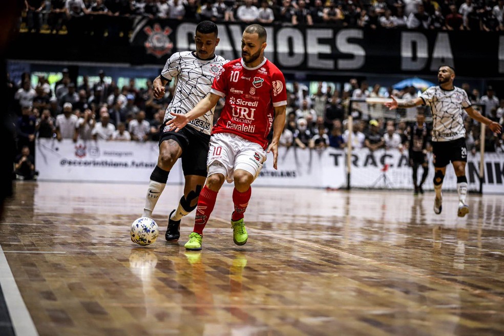 Corinthians goleia Atlântico no jogo de ida da final da Liga Nacional de Futsal