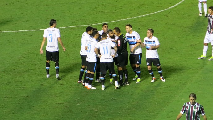 Grêmio perde Maicon e Ramiro, e setor vira problema a Roger contra Chape
