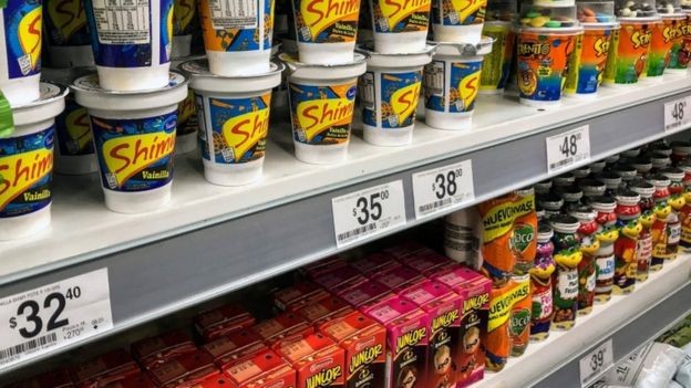 Supermercado argentino; país enfrenta inflação mais alta dos últimos 27 anos (Foto: AFP/BBC)