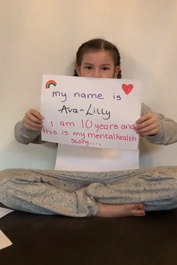 Menina promove campanha em prol em saúde mental de crianças (Foto: Reprodução/Instagram/Ava-Lilly Sterland)