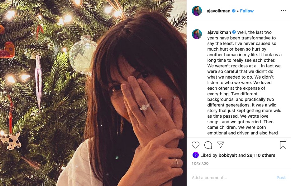O post no qual Aja Volkman revela o pedido de casamento do ex-marido, o músico Dan Reynolds (Foto: Instagram)