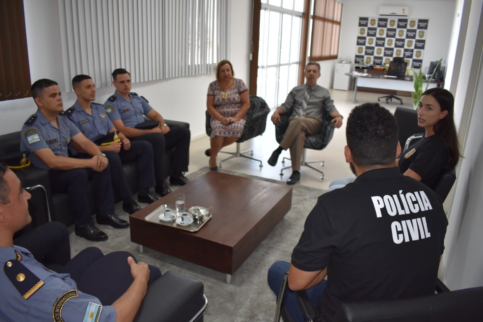 Policiais argentinos vão ajudar no atendimento a turistas em SC. — Foto: Divulgação/Polícia Civil de SC