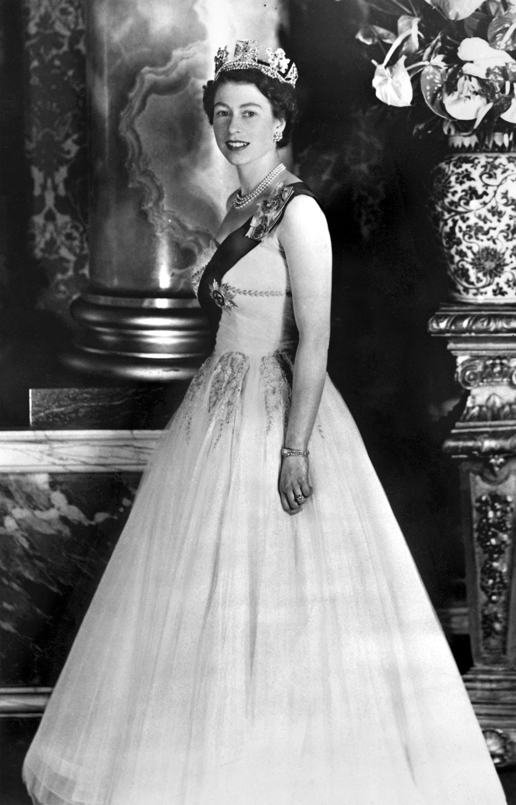 Foto oficial da rainha Elizabeth II em 1º de junho de 1953 — Foto: AFP/Arquivo