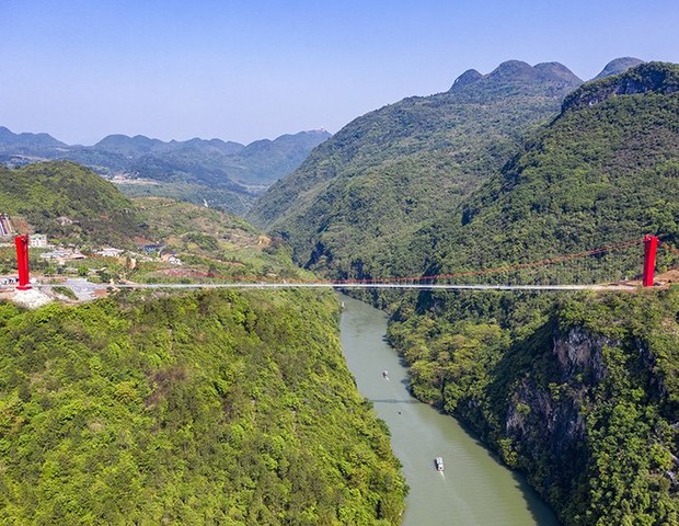 Ponte 'transparente' mais longa do mundo é inaugurada na China (Foto: Divulgação)