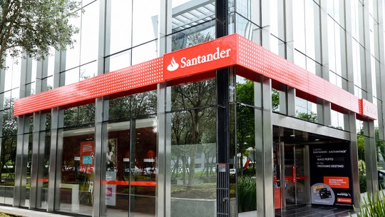 Lucro do Santander despenca 56% em 12 meses, para R$ 1,689 bilhão