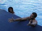 Famosos se divertem em treinos. 'Pode ser natação?', brinca Leandro Lima