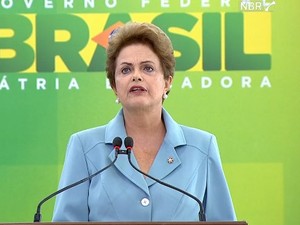 Dilma cerimônia do fim da 2ª guerra (Foto: Reprodução/NBR TV)
