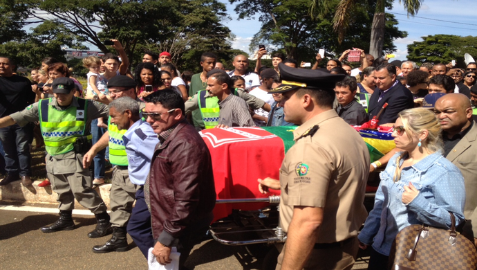 Enterrado em Goiânia corpo de Cristiano Araújo