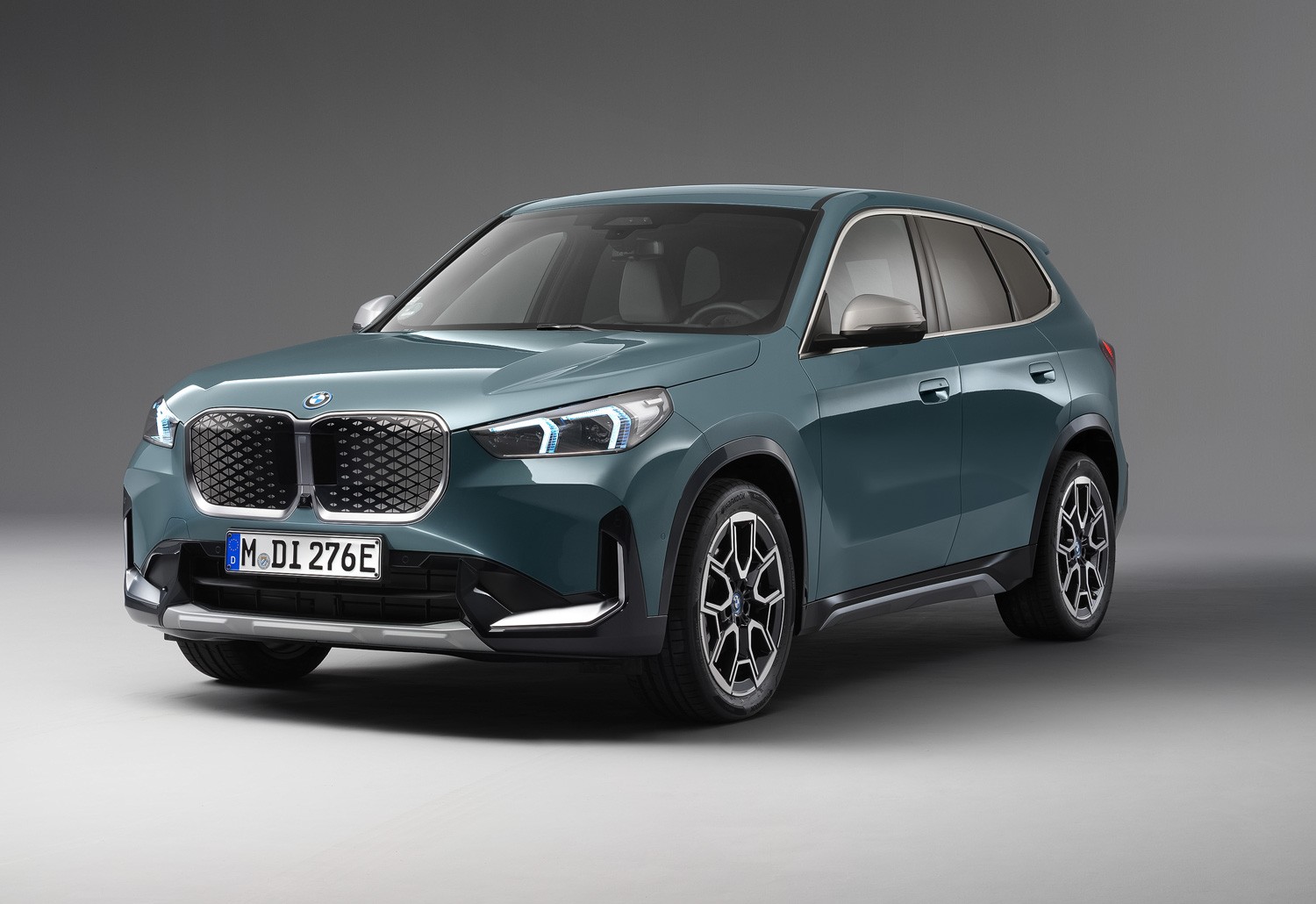 Nova versão do BMW iX1 perde um motor para concorrer com Volvo XC40 “básico”